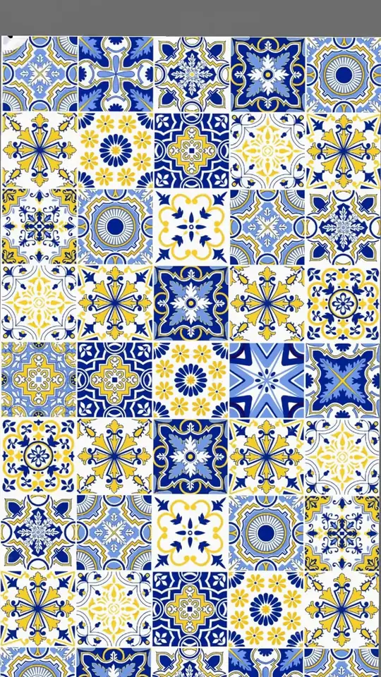 Modèle Terrasse Andalouse — Les azulejos encadrent la faïence — cobalt, citron et blanc du sud.